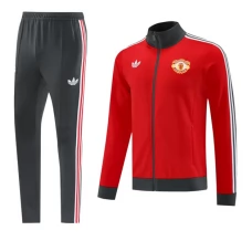 Manchester United Ensemble Veste d'entraînement 2025/26 - Rouge Manchester United Ensemble Veste d'entraînement 2025/26 - Rouge