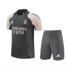 Real Madrid Ensemble Maillot d'entraînement 2024/25 - Shorts Gris Real Madrid Ensemble Maillot d'entraînement 2024/25 - Shorts Gris