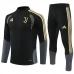 Survêtement Juventus FC Enfant 2026/27 - 1-4 Zip Noir Survêtement Juventus FC Enfant 2026/27 - 1-4 Zip Noir