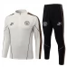 Survêtement Manchester City Enfant 2026/27 - 1-4 Zip Beige Survêtement Manchester City Enfant 2026/27 - 1-4 Zip Beige