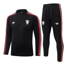 Survêtement Manchester United Enfant 2026/27 - 1-4 Zip Noir Survêtement Manchester United Enfant 2026/27 - 1-4 Zip Noir