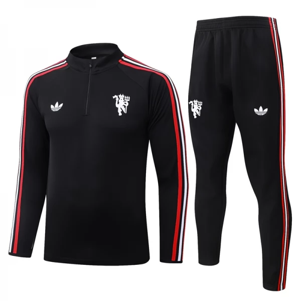 Survêtement Manchester United Enfant 2026/27 - 1-4 Zip Noir Survêtement Manchester United Enfant 2026/27 - 1-4 Zip Noir